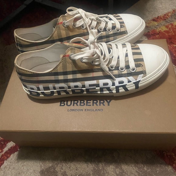 Burberry shoes. Only wore 4 times. Size 41.5 = 9.5 I.S size. Come in org box - Picture 2 of 3